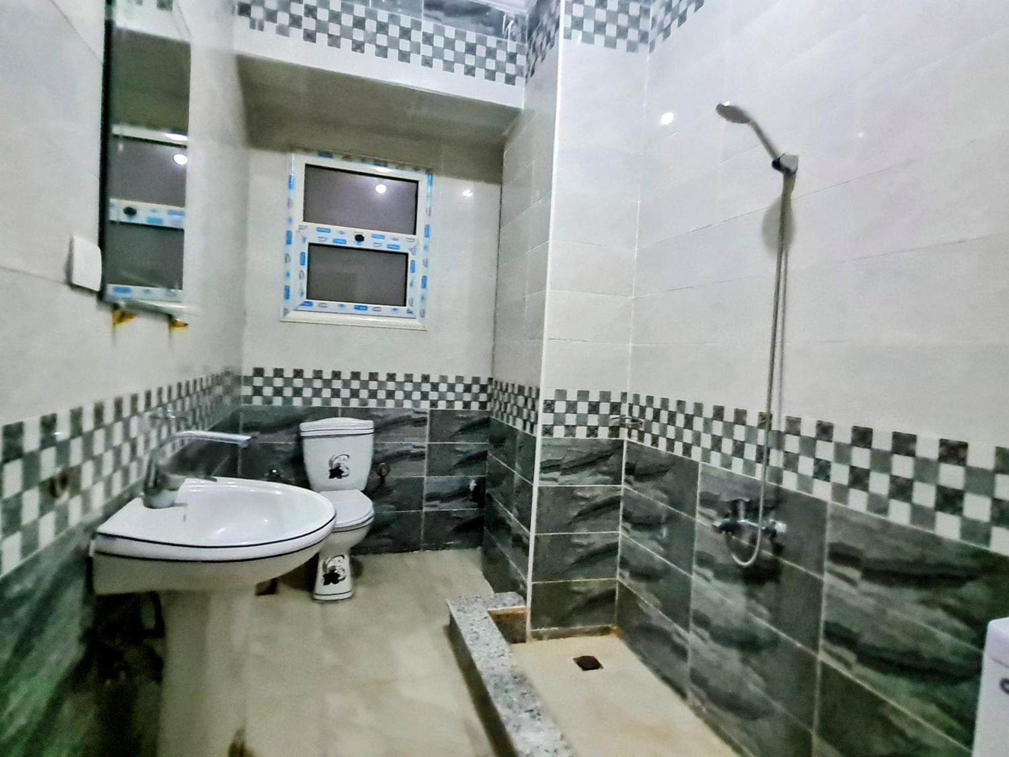Complex Apts Near Auc And Malls Caïro