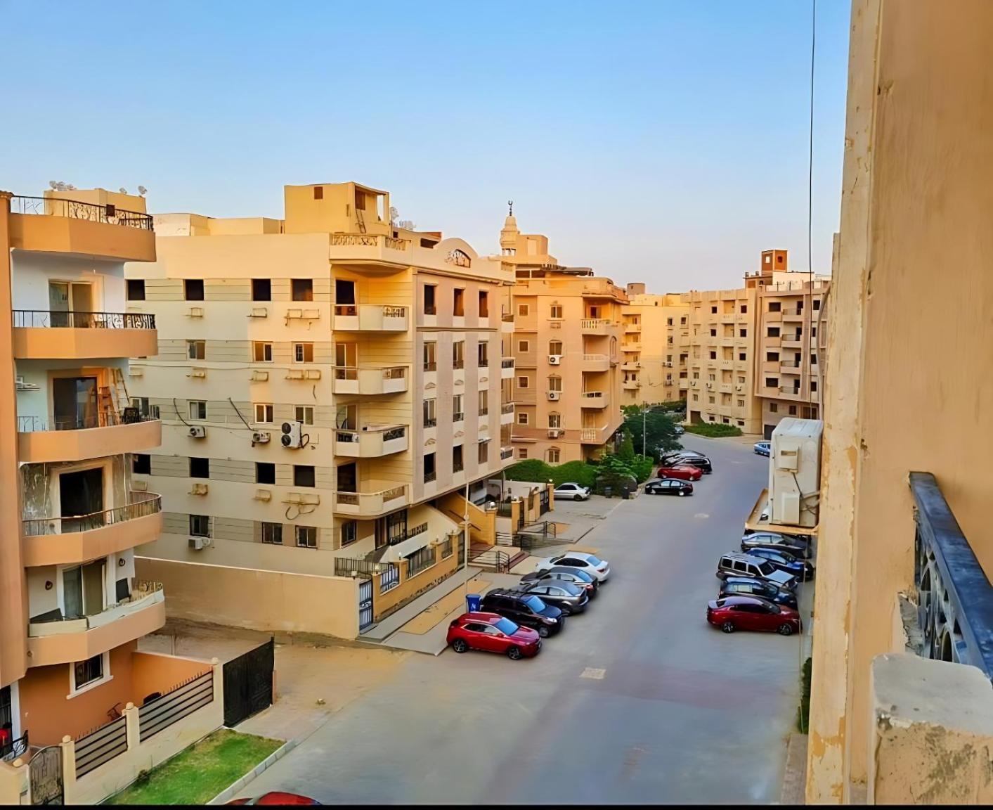 Appartement Complex Apts Near Auc And Malls